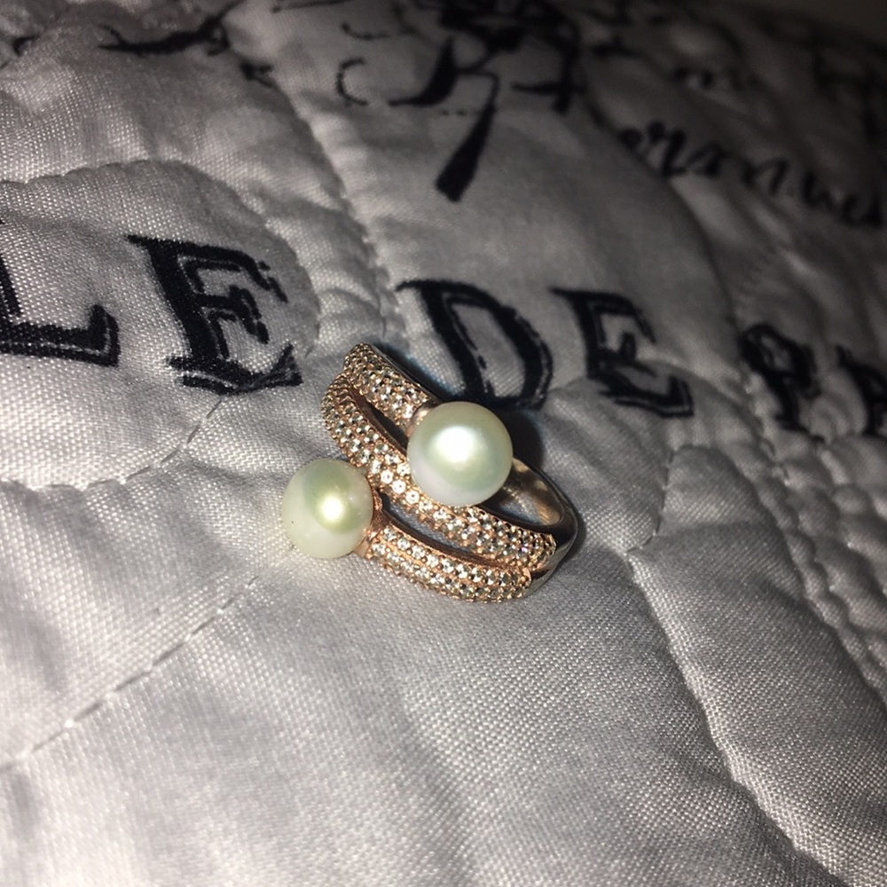 Rose gold pearl ring